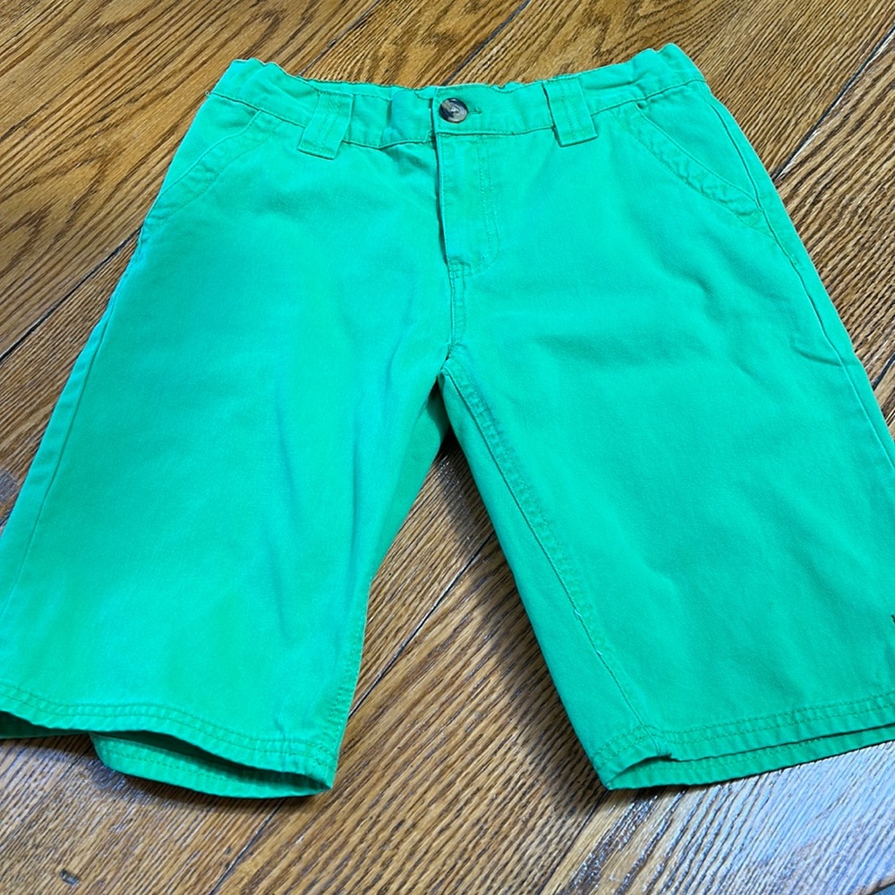 Company 81 Kelly green boys shorts.  Size 14.  Great condition.